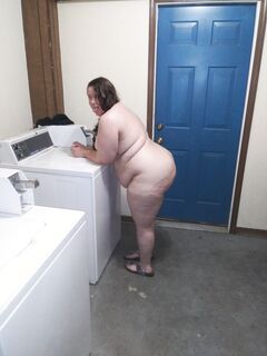 Exposing my slutty BBW self in apartment laundry room