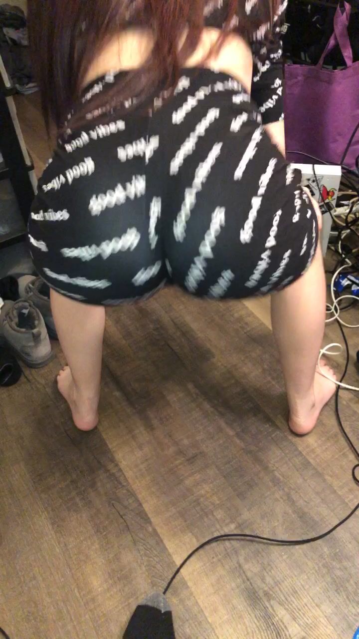 Ryli P shaking ass for daddy