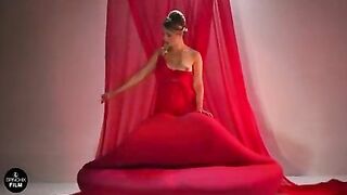 Elle smoking hot (JS)