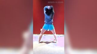 White girl twerk bring it back