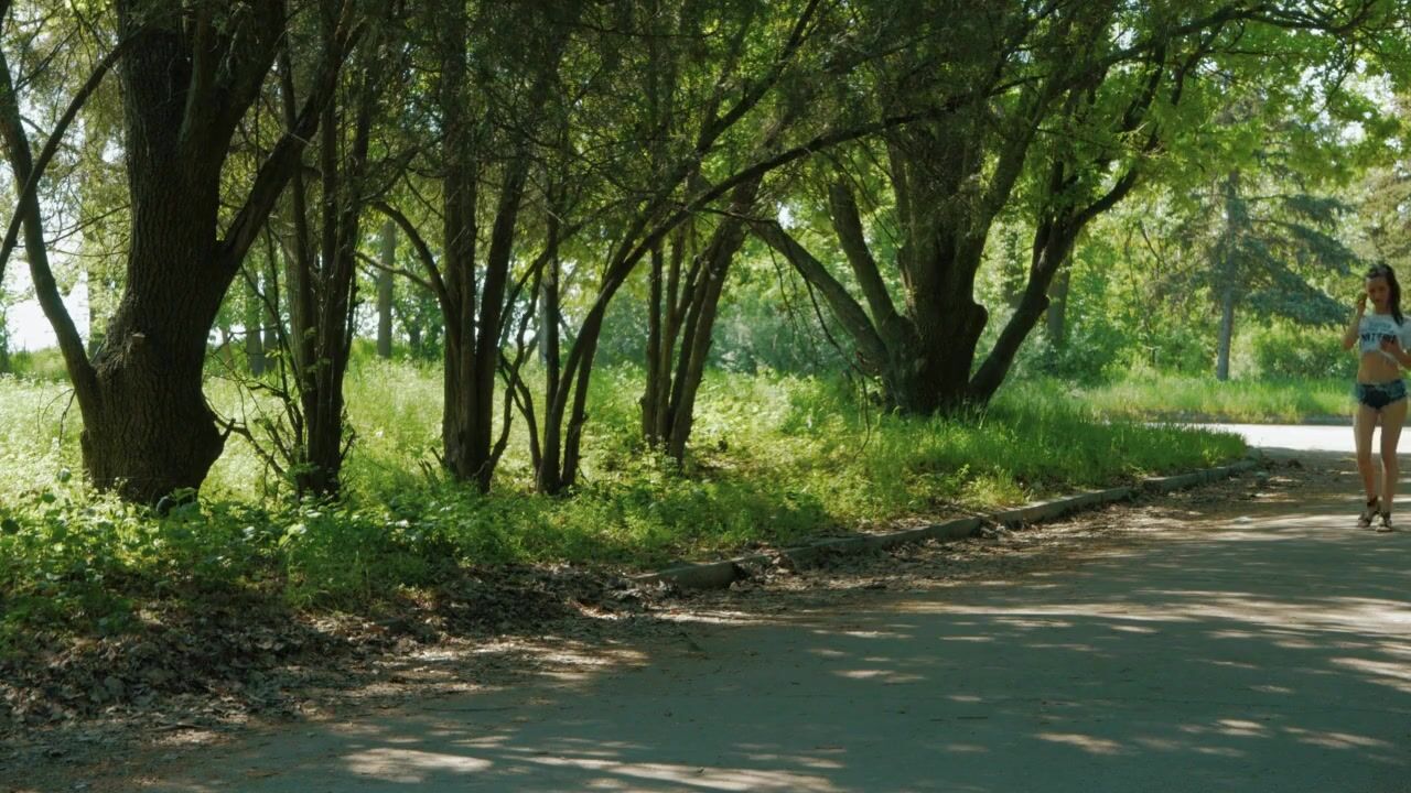 Messy Outdoor Blowjob and Cum Swallow by a Sexy Teen Babe!