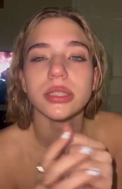 My friends girlfriend sucks my dick