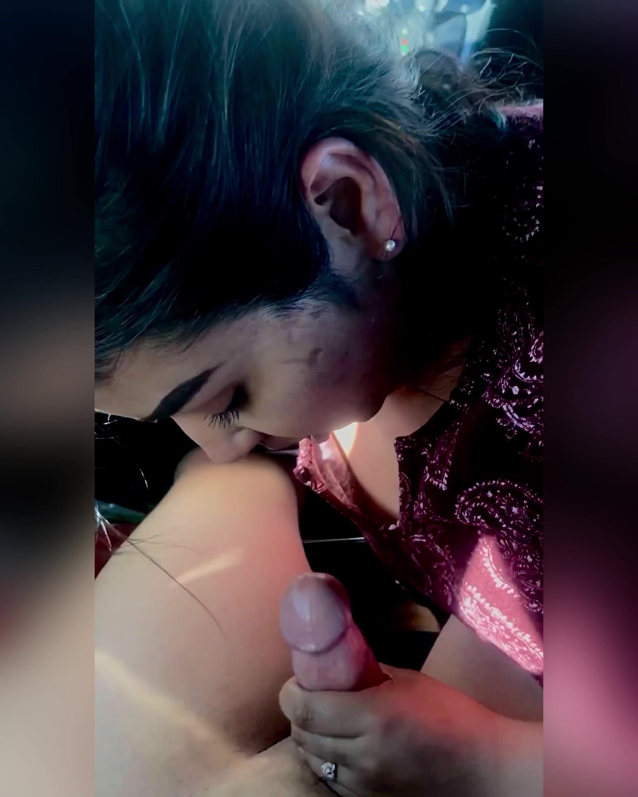 Latina Jenny Ramirez gives good blowjob